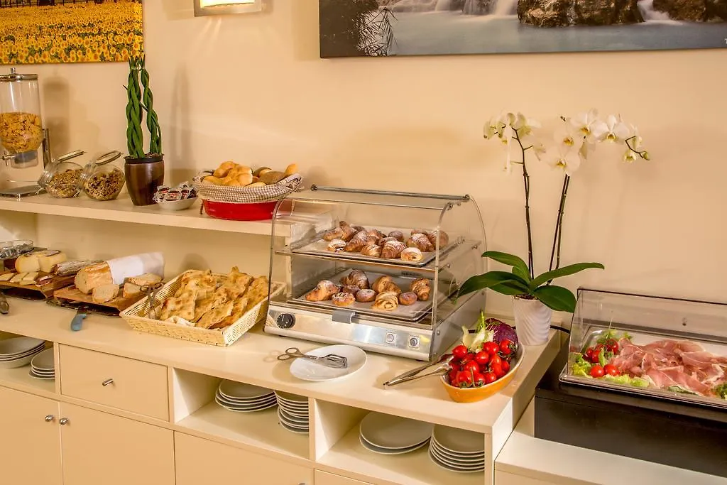 Hotel Corallo Albinia 3*,  Italien