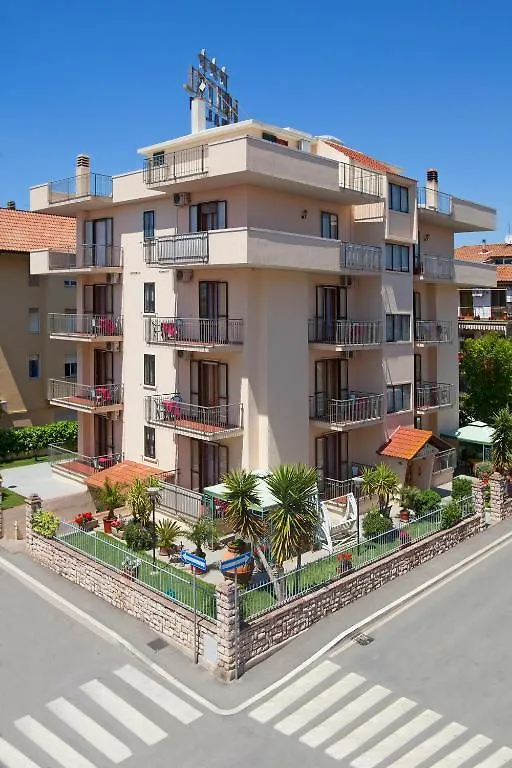 Hotel Corallo Albinia 3*,  Italien